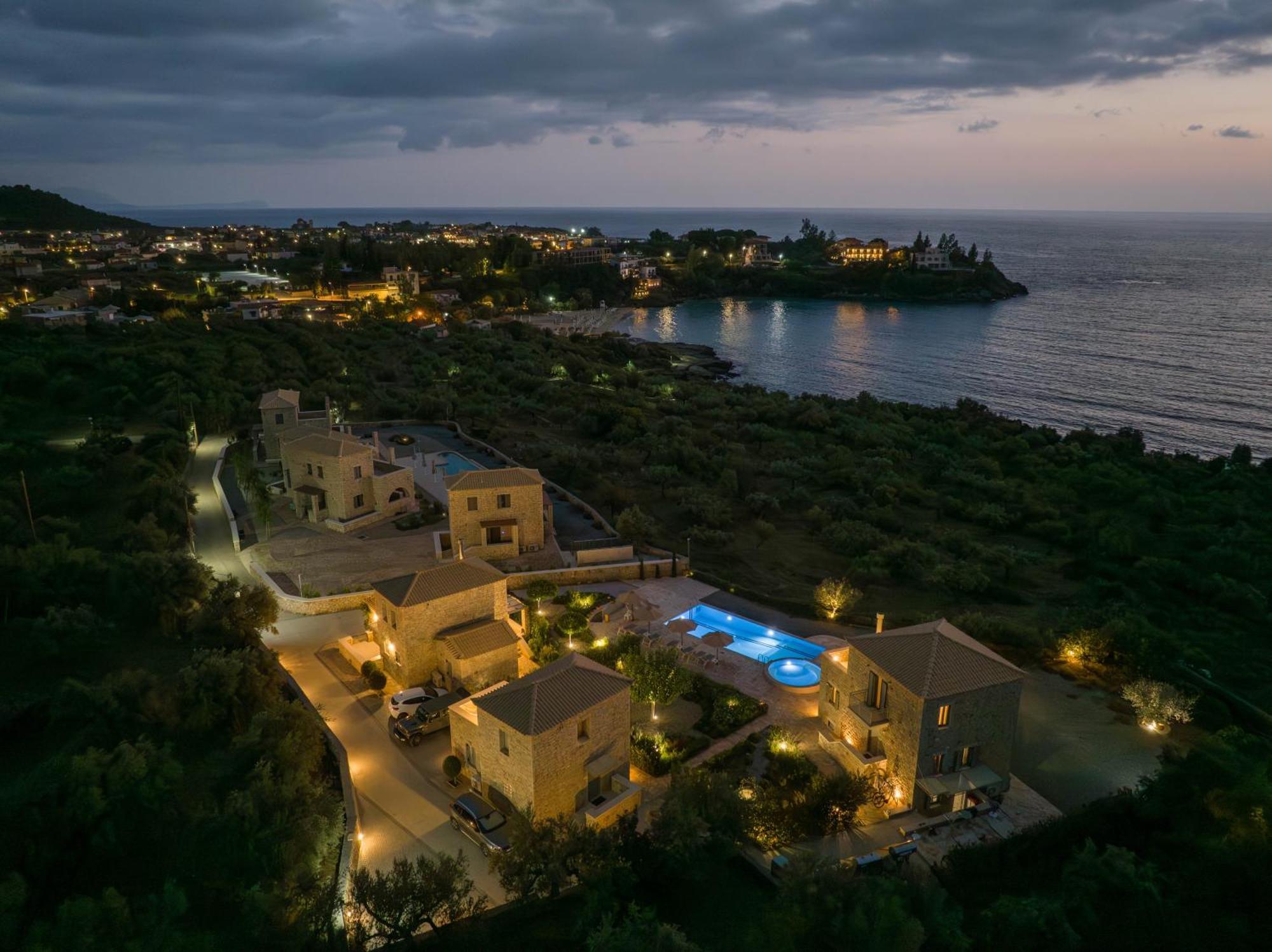 Mythos Villas 스투파 외부 사진